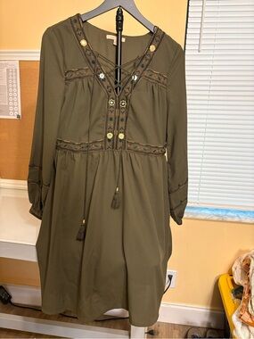 Gibson Latimer Olive Green Embroidered Lace-Up Long Sleeve Dress
